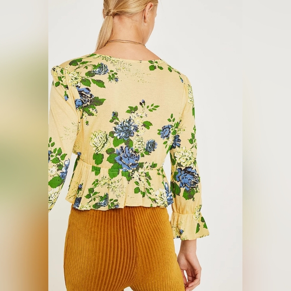 Urban Outfitters Yellow Blue Blossom Marigold Crop Top Women's Size Large L - Picture 4 of 11